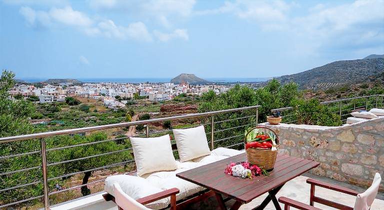 Holiday apartment with terrace, grill & garden in Sitia