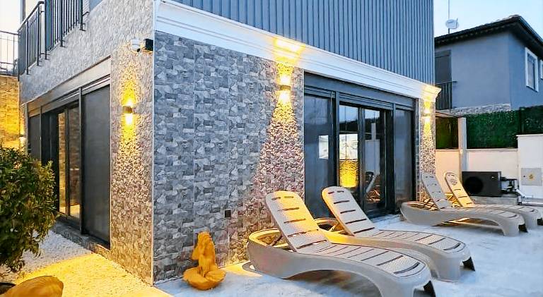 Villa with pool & jacuzzi — photo 4