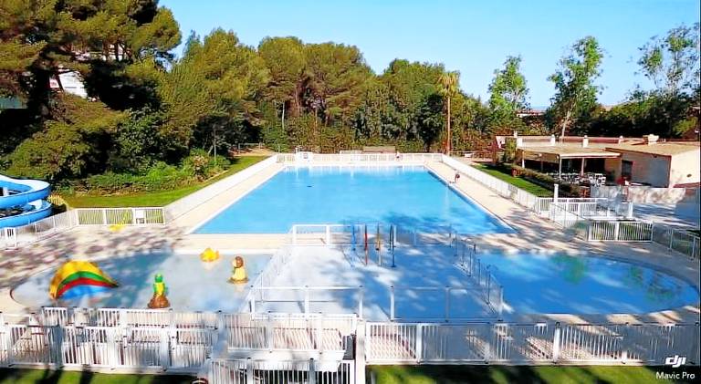 Apartment with pool — photo 4