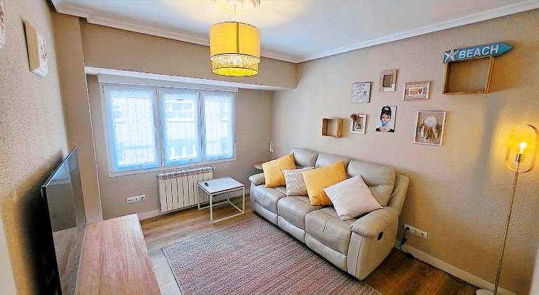 Apartment with 3 rooms for 4 persons in Gijon