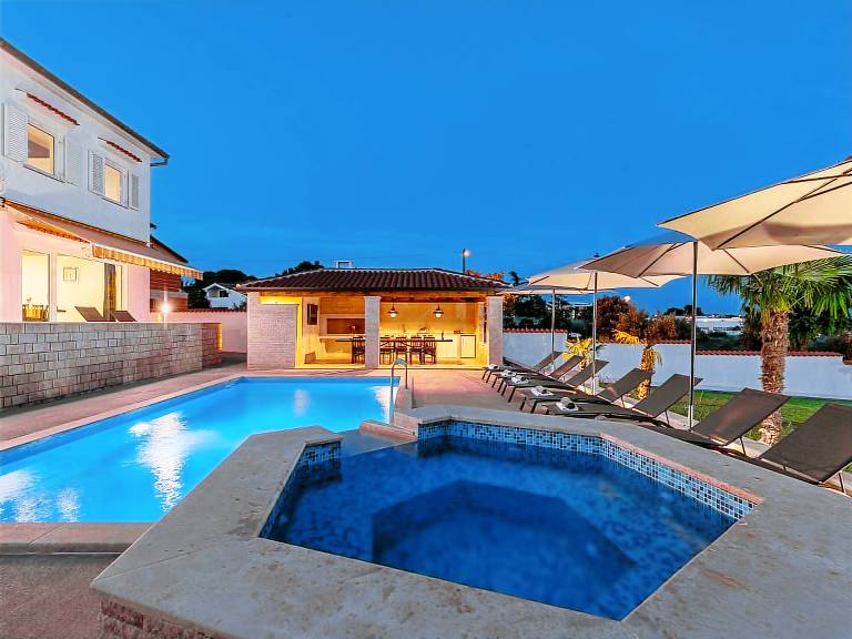 Ferienhaus in Buići, Kadumi für max. 12 Personen Ferienhaus in Buići, Kadumi für max. 12 Personen