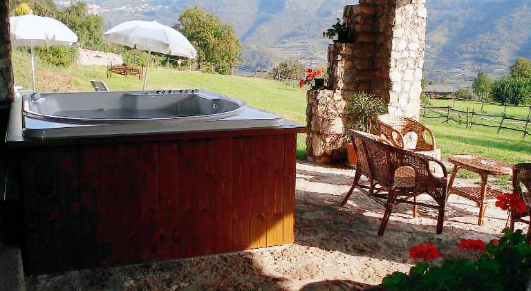 Beautiful farm with grill, hot tub & yard | Pets allowed — photo 5