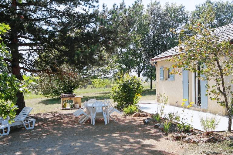 Fully equipped nice house with grill, pool & patio | Garden view | Pet-friendly — photo 4