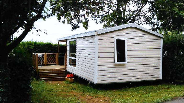 Mobile home with grill & patio — photo 2