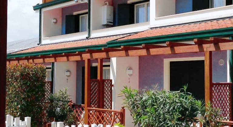 Serviced apartment with yard, pool & patio | Dogs allowed — photo 5