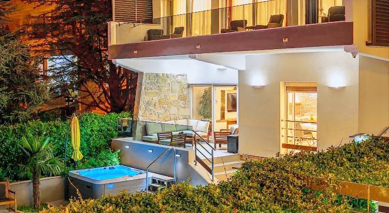 Private seaside Morska Villa with pool in Baska Voda, Dalmatia, Croatia — photo 4