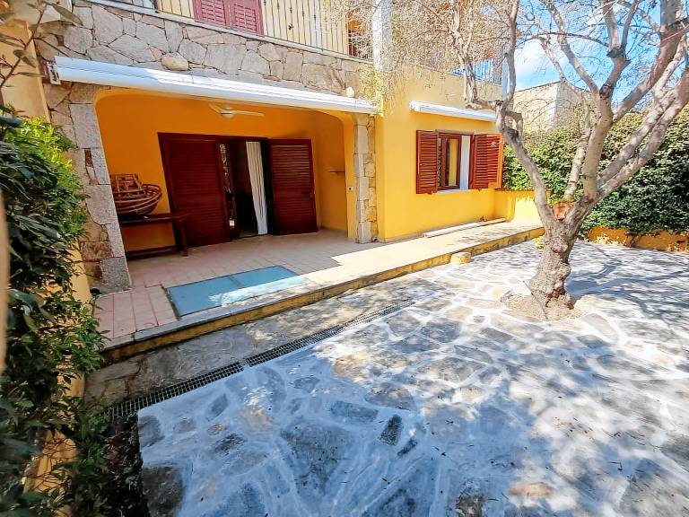 Holiday apartment with yard & grill in San Teodoro