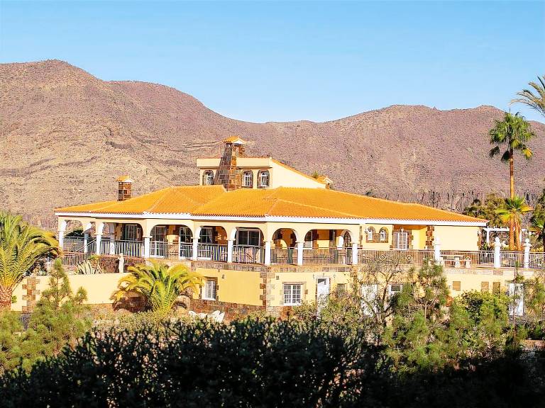 Villa with 8 rooms for 18 persons — photo 3