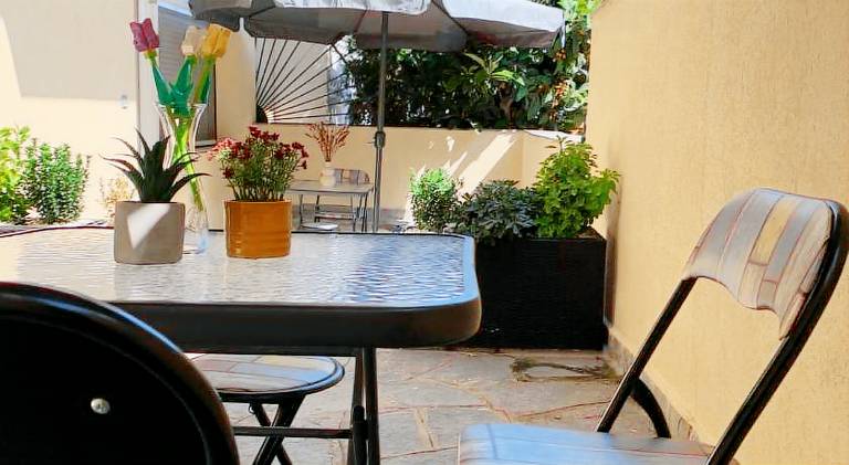 Beautiful rental apartment with yard & patio | Close to the beach | Perfect for remote work | Dogs allowed — photo 3