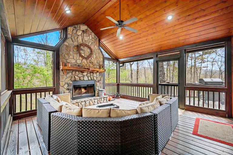 Cabin with terrace, hot tub & BBQ | Mountain view — photo 3