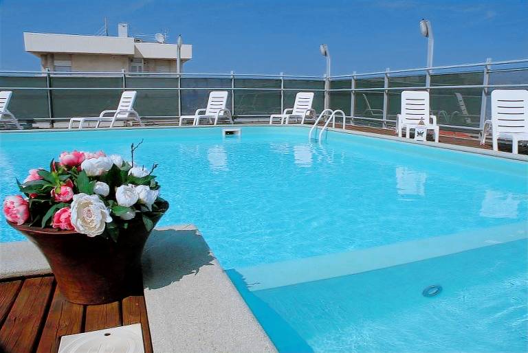 Holiday apartment with yard & pool — photo 5