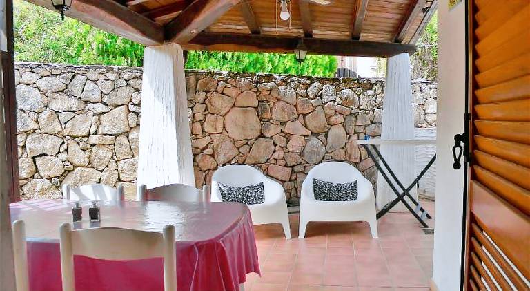 House with barbeque, garden & patio — photo 5