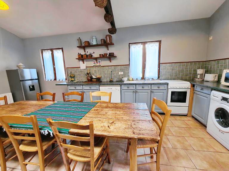 Cottage with yard & barbeque — photo 4