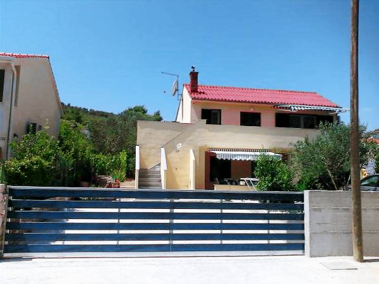 Apartament  Slatine