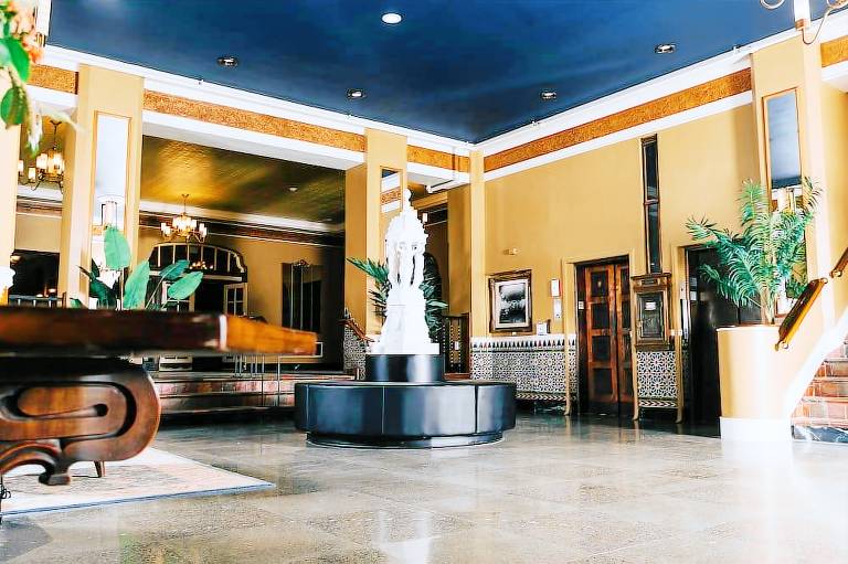 Hotel Leo