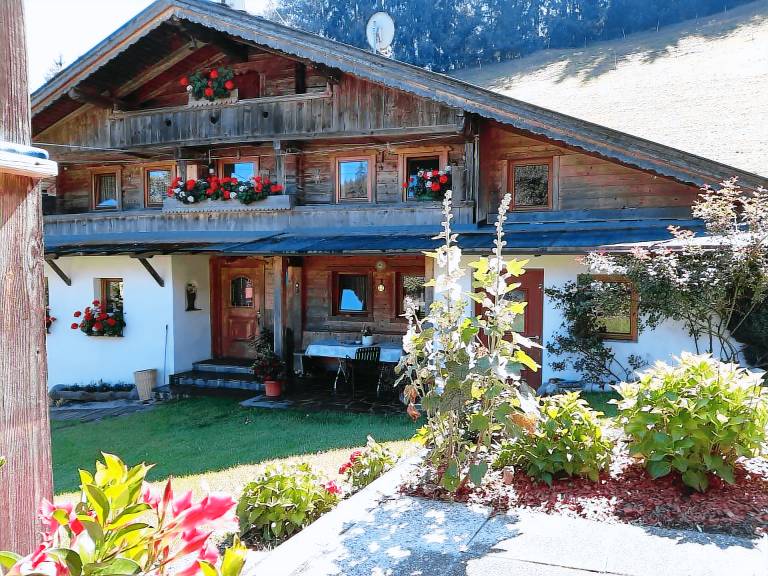 Vacation home with terrace, garden & sauna in Uderns