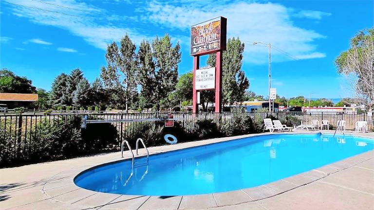 Econo Lodge Inn & Suites — photo 3