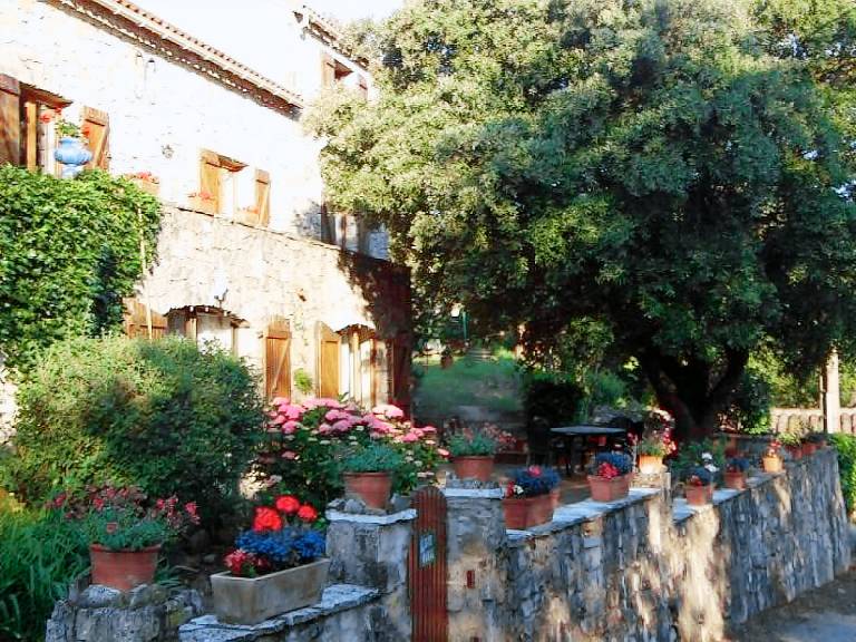 Gite with patio, barbeque & garden — photo 4