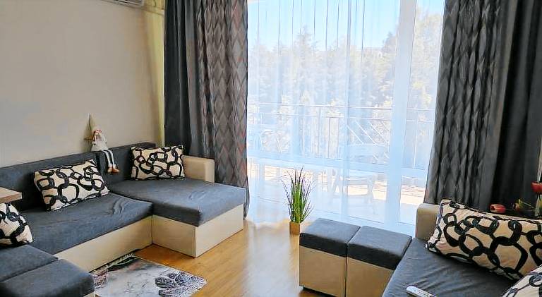 Rental apartment with pool — photo 2