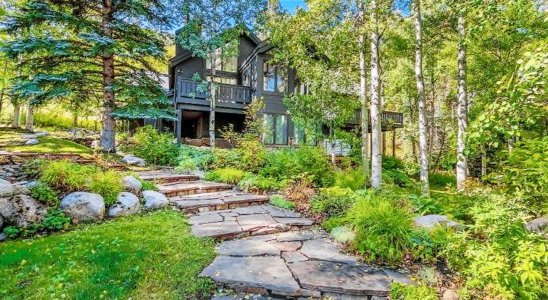 House with hot tub, grill & garden in Eagle, CO