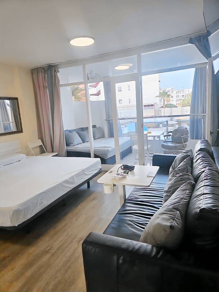 Fully equipped apartment with patio, yard & pool | Lake view | Suitable for remote work | Pet-friendly — photo 2