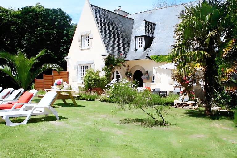Villa 'Chez Renée Et Raynal' with Private Terrace, Private Garden and Wi-Fi in Morlaix