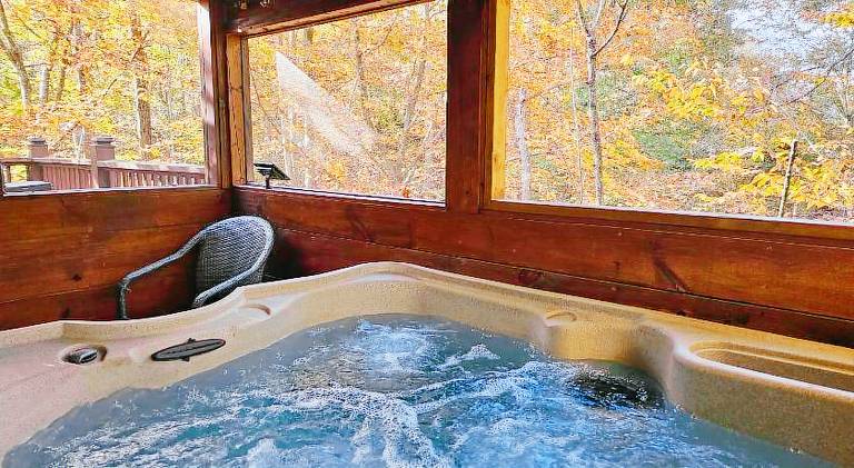 House with jacuzzi — photo 5