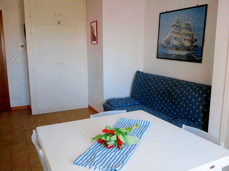 Rental apartment with patio — photo 5