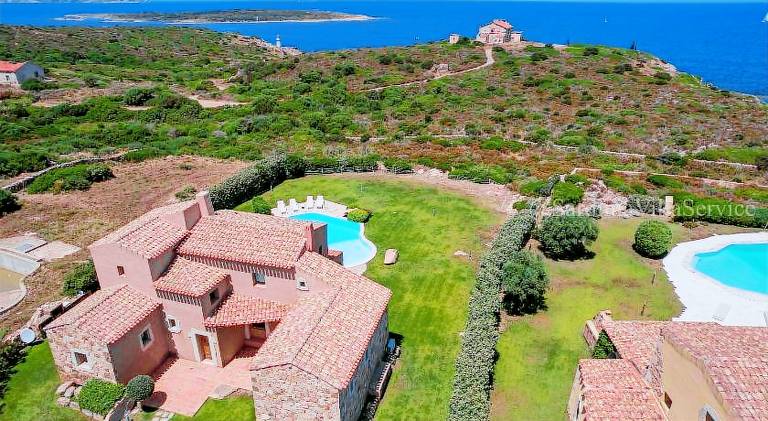 Lovely villa with barbeque, private pool & garden | Pets are welcome — photo 2