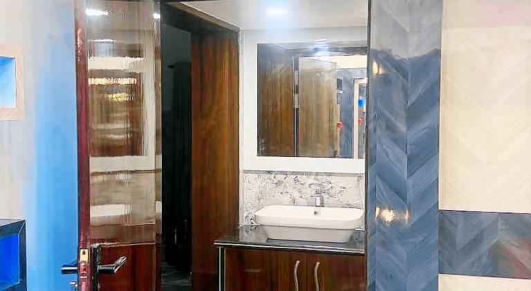 Holiday apartment with hot tub & patio — photo 2