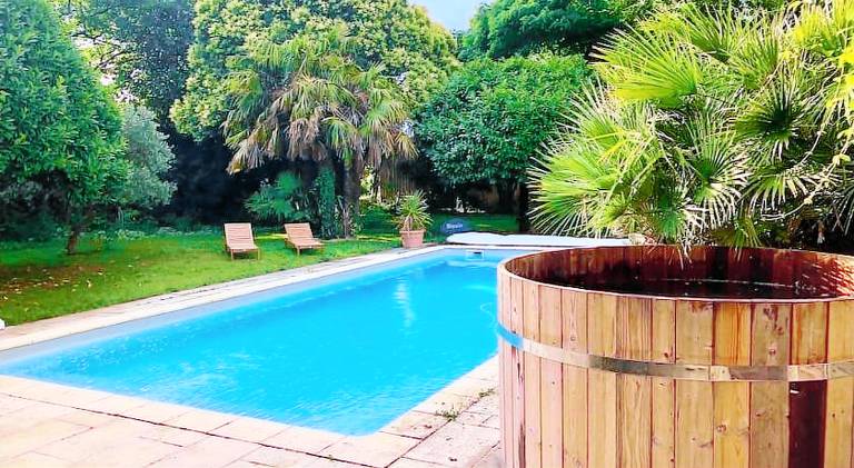Vacation home with pool | Pets are welcome in Libourne