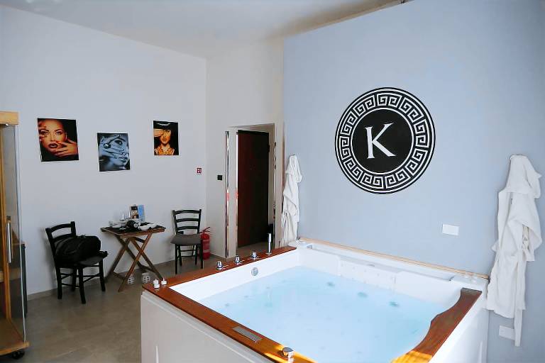 Apartment with sauna & jacuzzi — photo 3