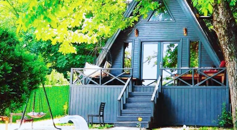 Charming chalet with yard, barbeque & pool | Dogs allowed in Marmara