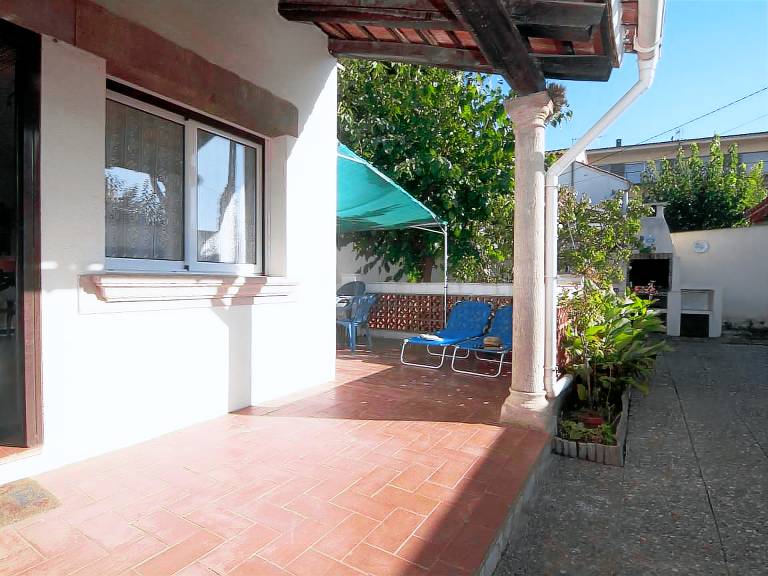 Charming House with Garden, BBQ, and AC in a Serene Area of L'Escala, Near the Beach — photo 5