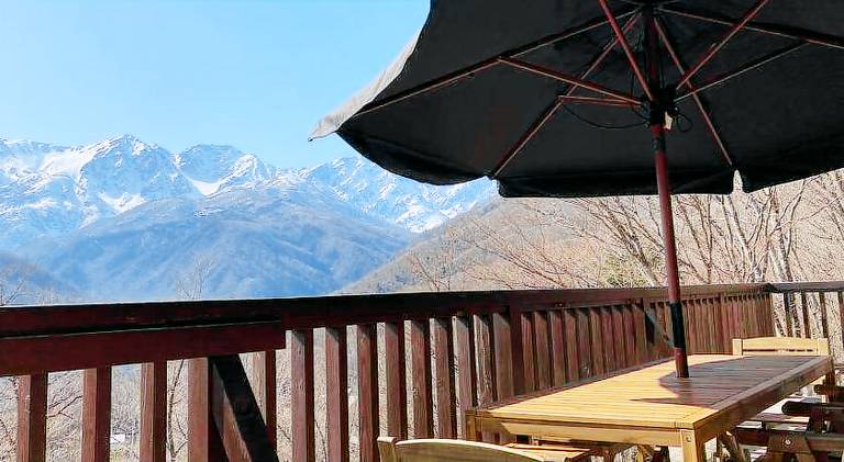 Chalet with hot tub — photo 3