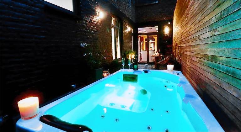 Holiday apartment with jacuzzi in Liege