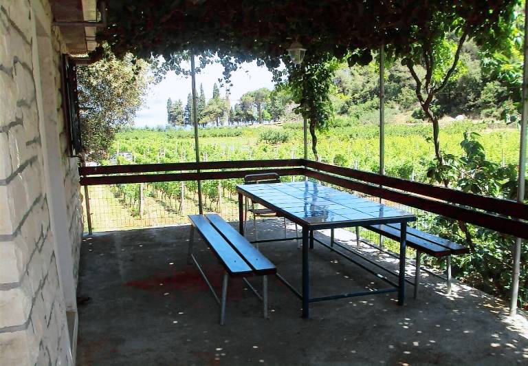 Vacation home with barbecue | Garden view in Postira