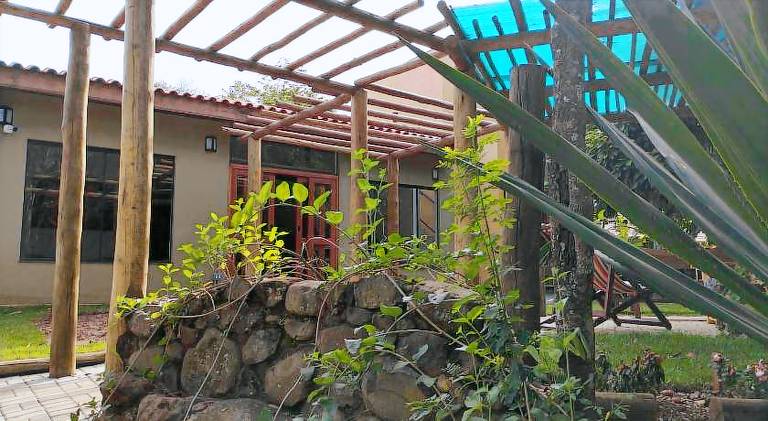 Apartment with terrace & yard — photo 3
