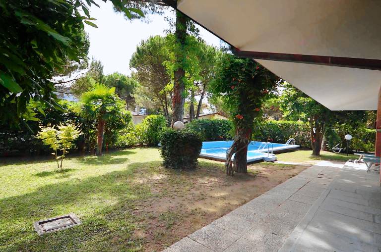 Villa with yard, terrace & barbecue | Pets are welcome — photo 4