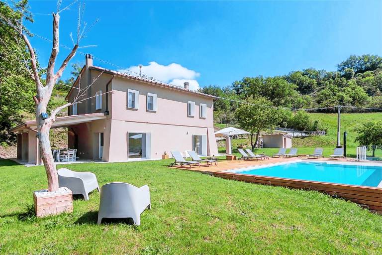 Villa with barbeque, garden & patio | Mountain view — photo 2