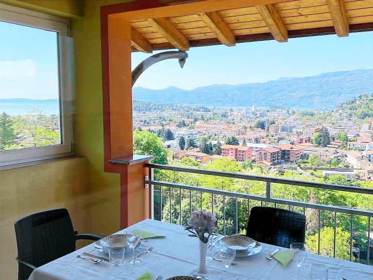 Penthouse Valentino with terrace lake view — photo 4