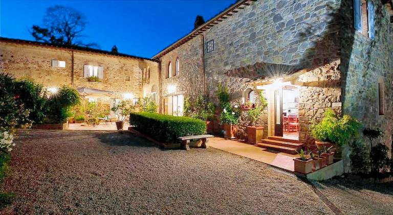 Farm with barbeque, pool & yard | Pets allowed — photo 2