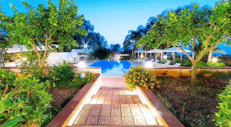 Vacation home with terrace, garden & grill in Marsala
