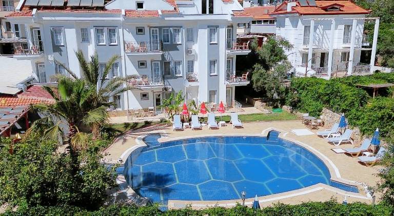 Serviced apartment with pool & yard | Pet-friendly — photo 5