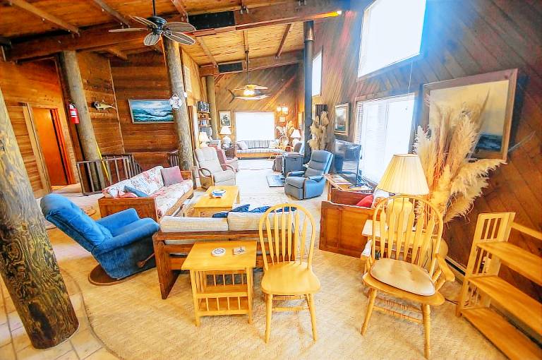 WH1091- Oceanfront- 6 BRs, Cargo Lift, Great Ocean Views Dog Friendly! — photo 5
