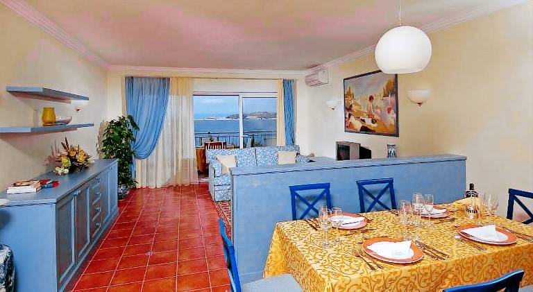 Serviced apartment with patio & pool — photo 5
