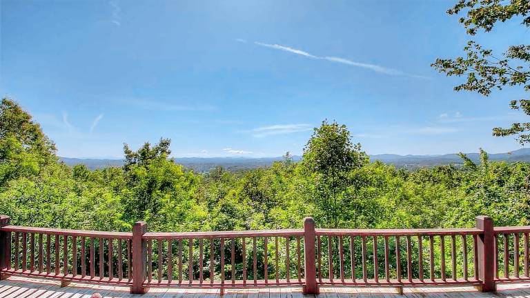 Grand View - Mountain View Hot tub Shuffleboard Air Hockey Screened in porch — photo 2