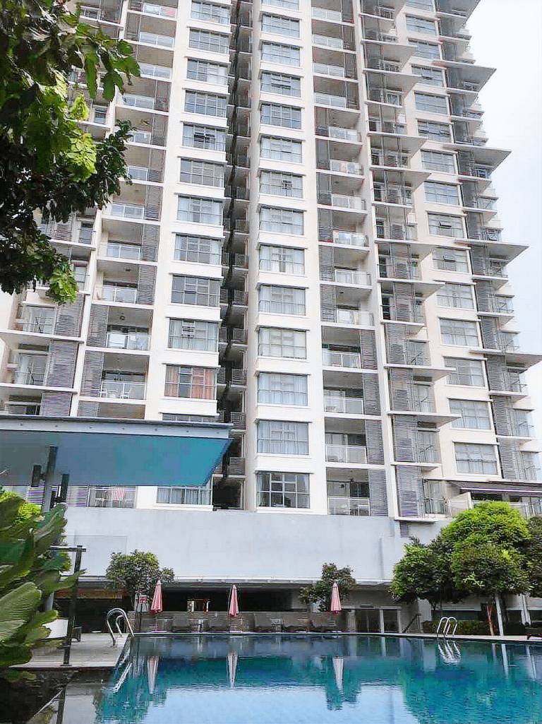 Rental apartment with jacuzzi & pool | Close to Petaling Street | Perfect for remote work | Pets allowed — photo 4