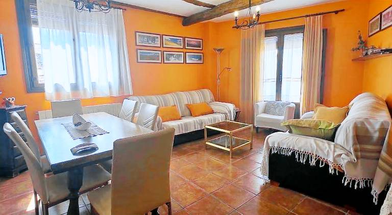 Wonderful vacation home with yard & patio | Pet-friendly — photo 2