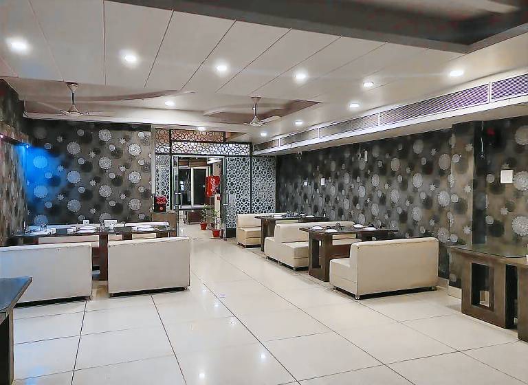 Hotel Swarat Inn By RoyalFlame